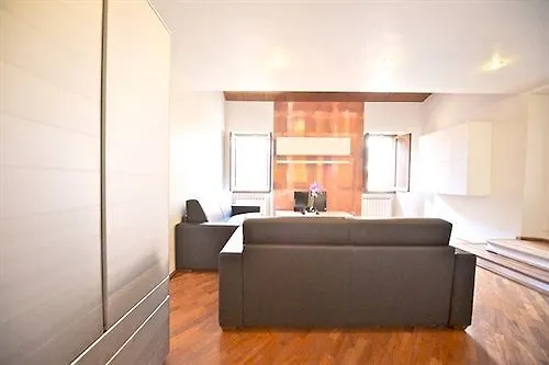 Purple Home Fandango Rome Apartment
